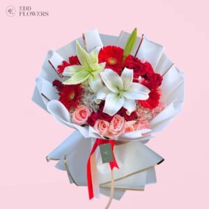 Ramo Mixto Elegante de lirios blancos, gerberas rojas y rosas con envoltura especial